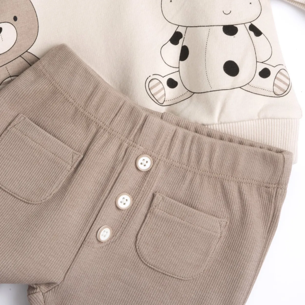 Completo maglia e pantaloni