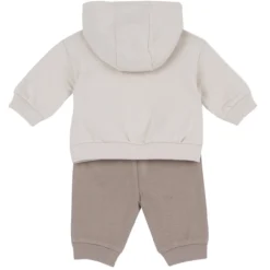 Completo maglia e pantaloni