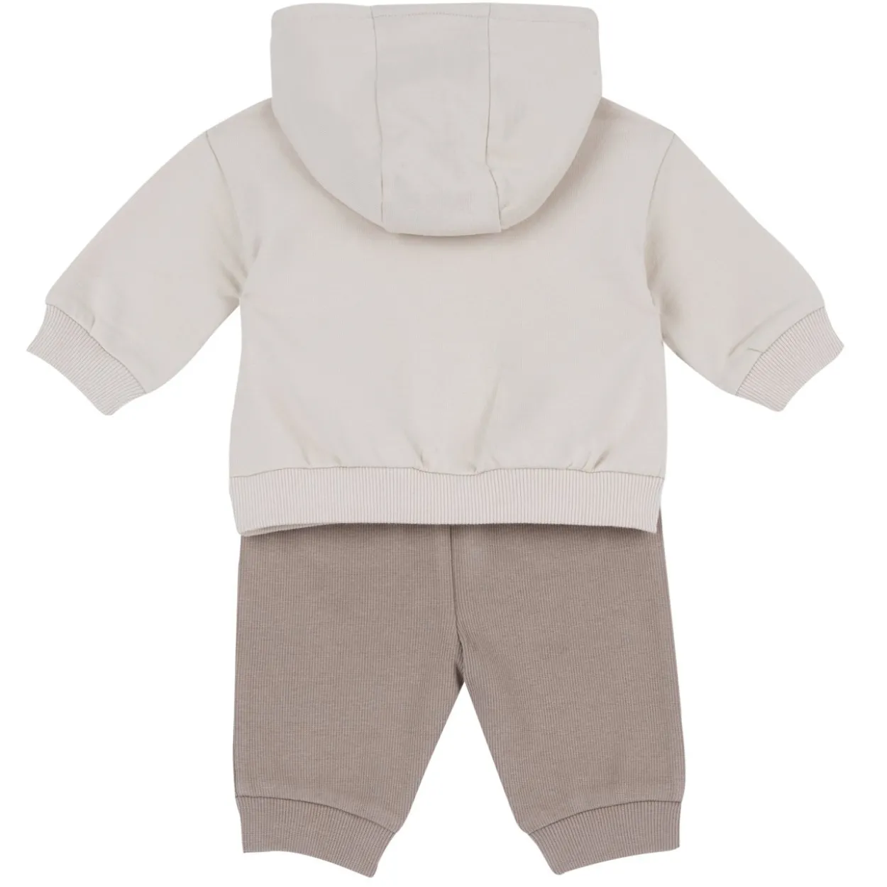 Completo maglia e pantaloni