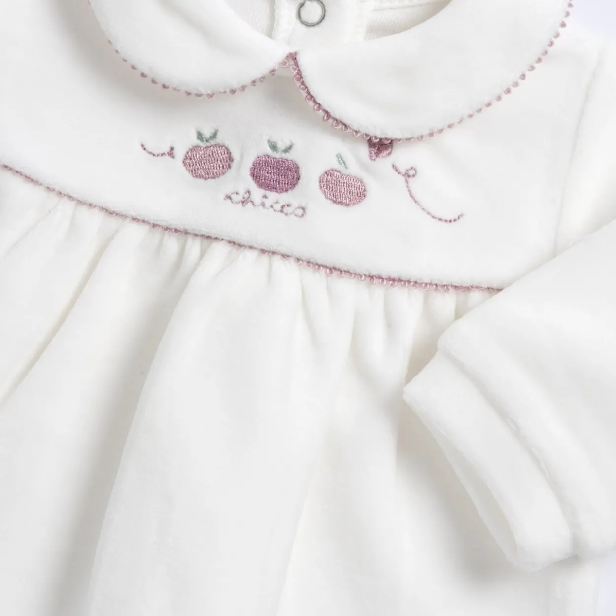 Completo maglia e pantaloni con piedini