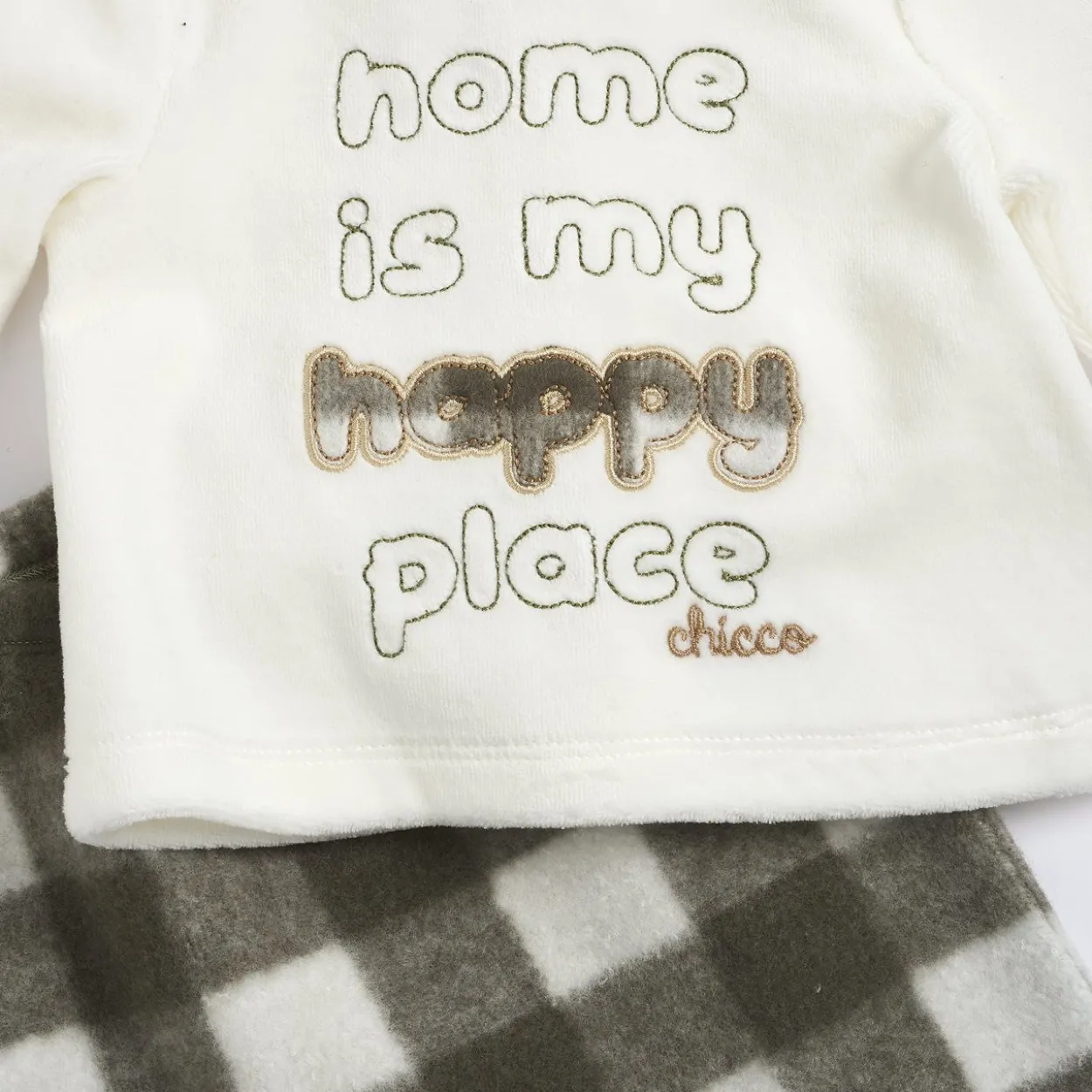 Completo maglia e pantaloni con piedini