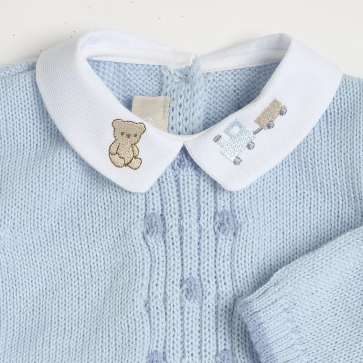 Completo maglia e pantaloni con piedini