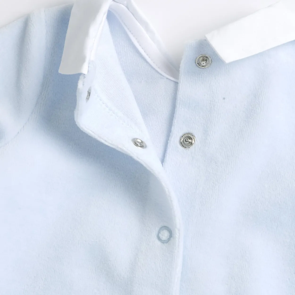 Completo maglia e pantaloni con piedini