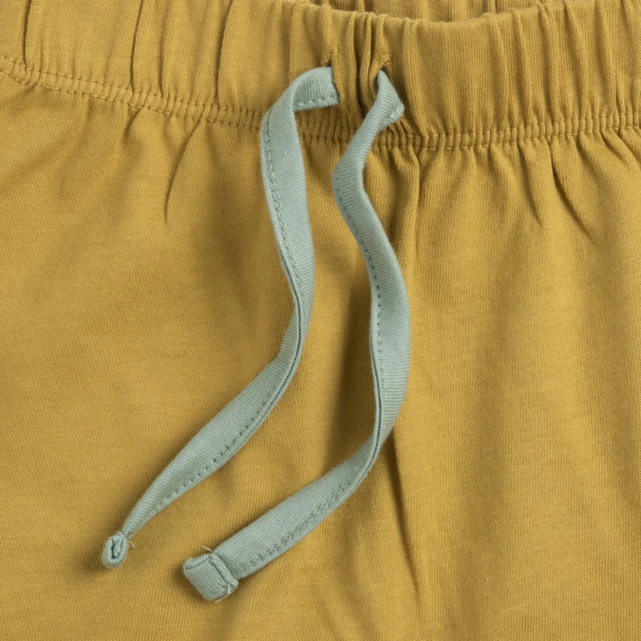 Completo maglietta con pantaloni corti