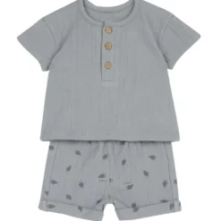Completo maglietta e pantaloni corti