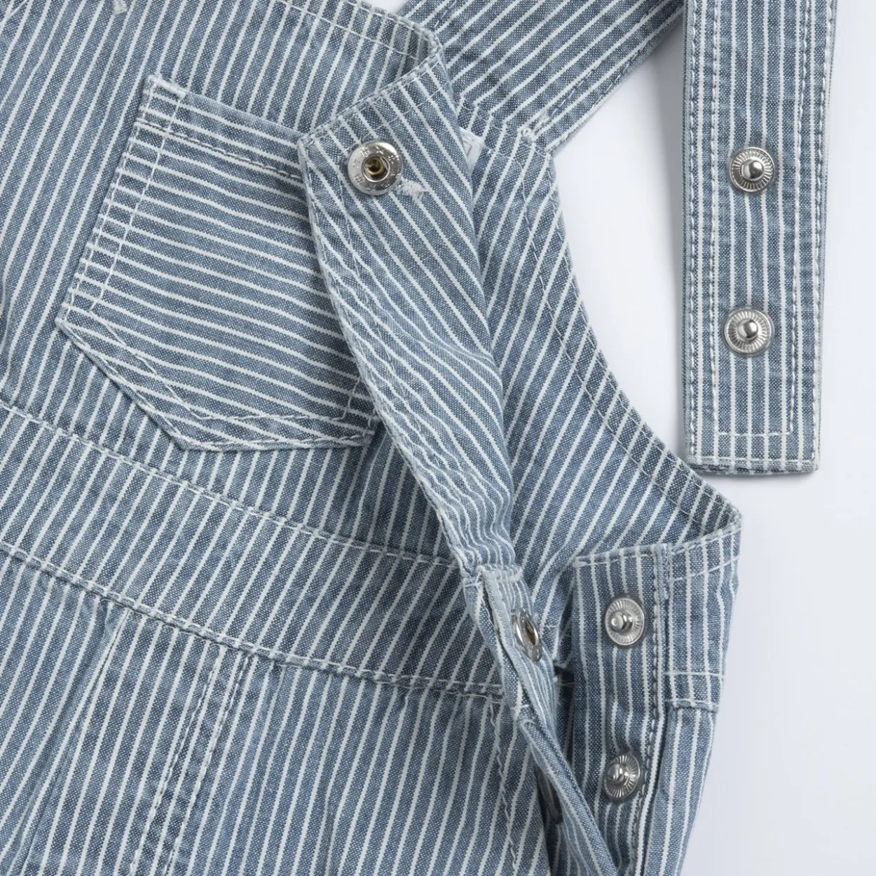 Salopette corta in denim